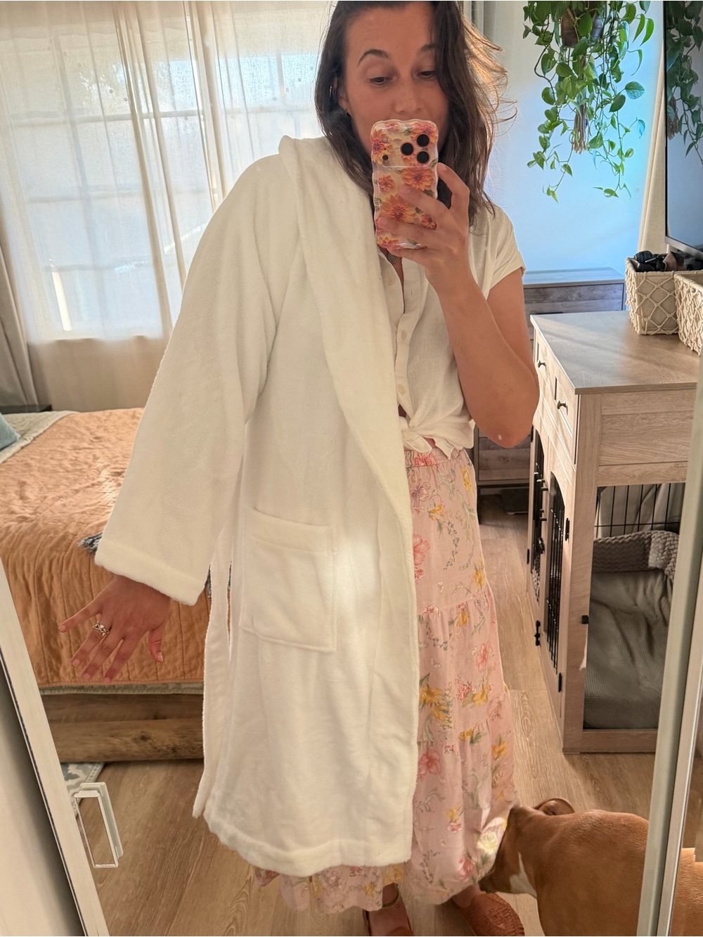 Veritas White Plush Hooded Bathrobe with Pockets